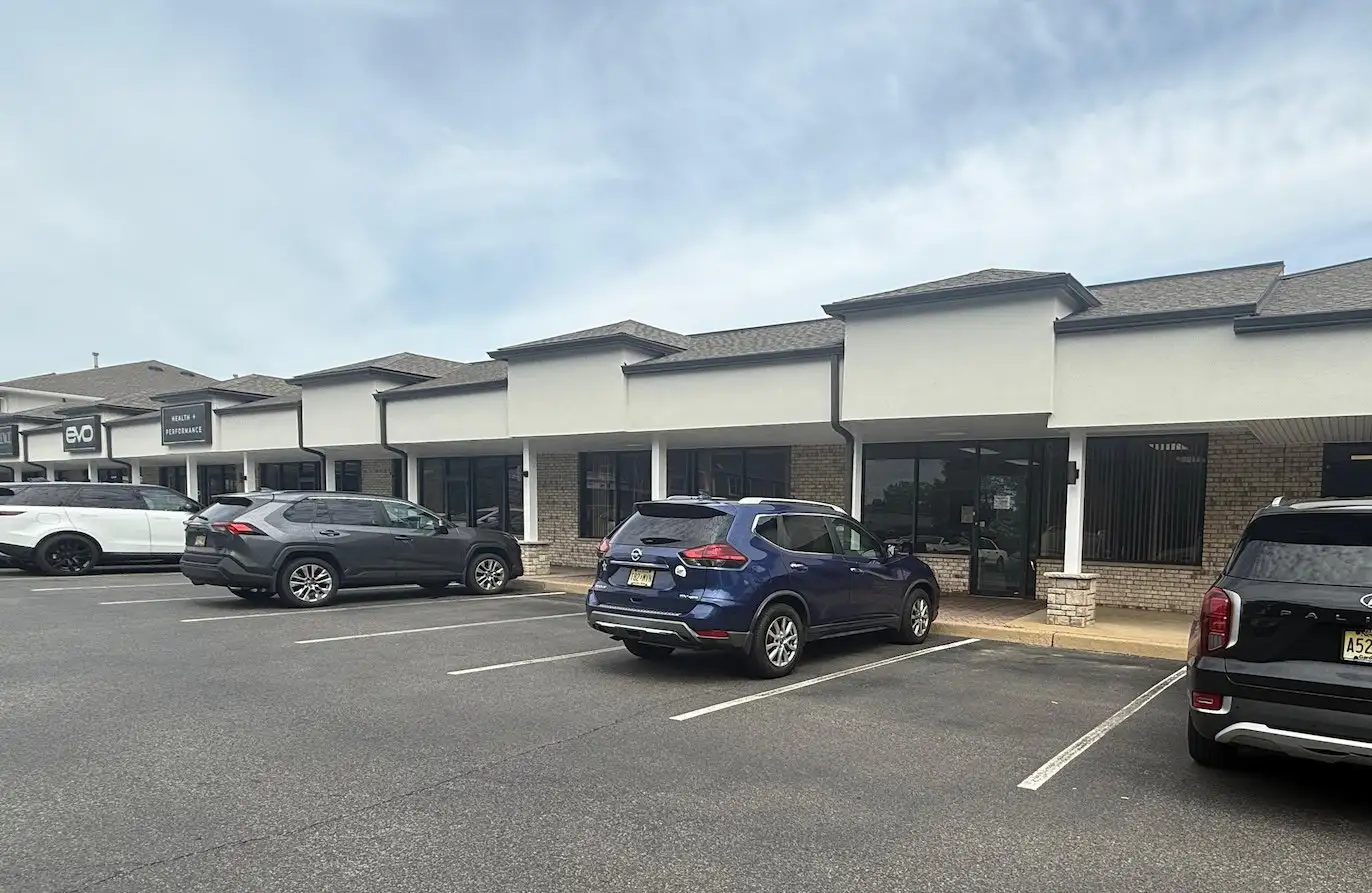 Freehold exterior / office photo